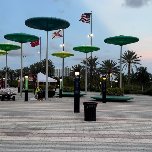 Meet your Posher, Laura - Picture 1 of 1